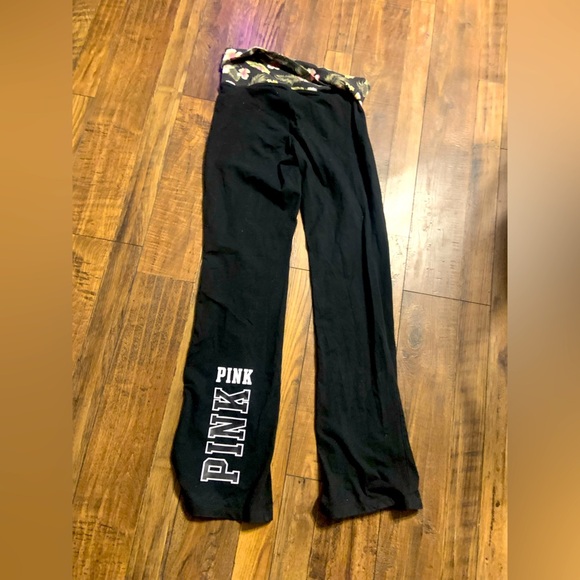 Black PINK Yoga Pants fold over tropical print Victoria’s Secret M spring casual - Picture 1 of 3